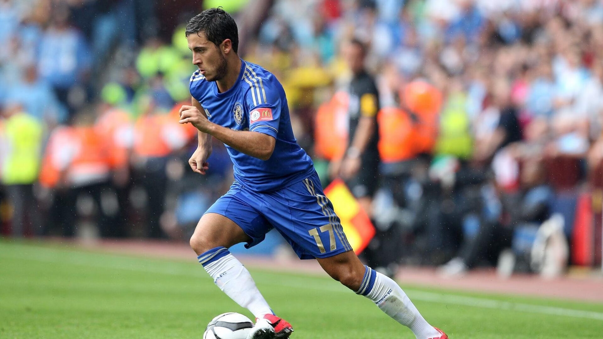 _冬季冰屏幕灯光秀：科技点亮运动夜_，冰屏led显示屏案例