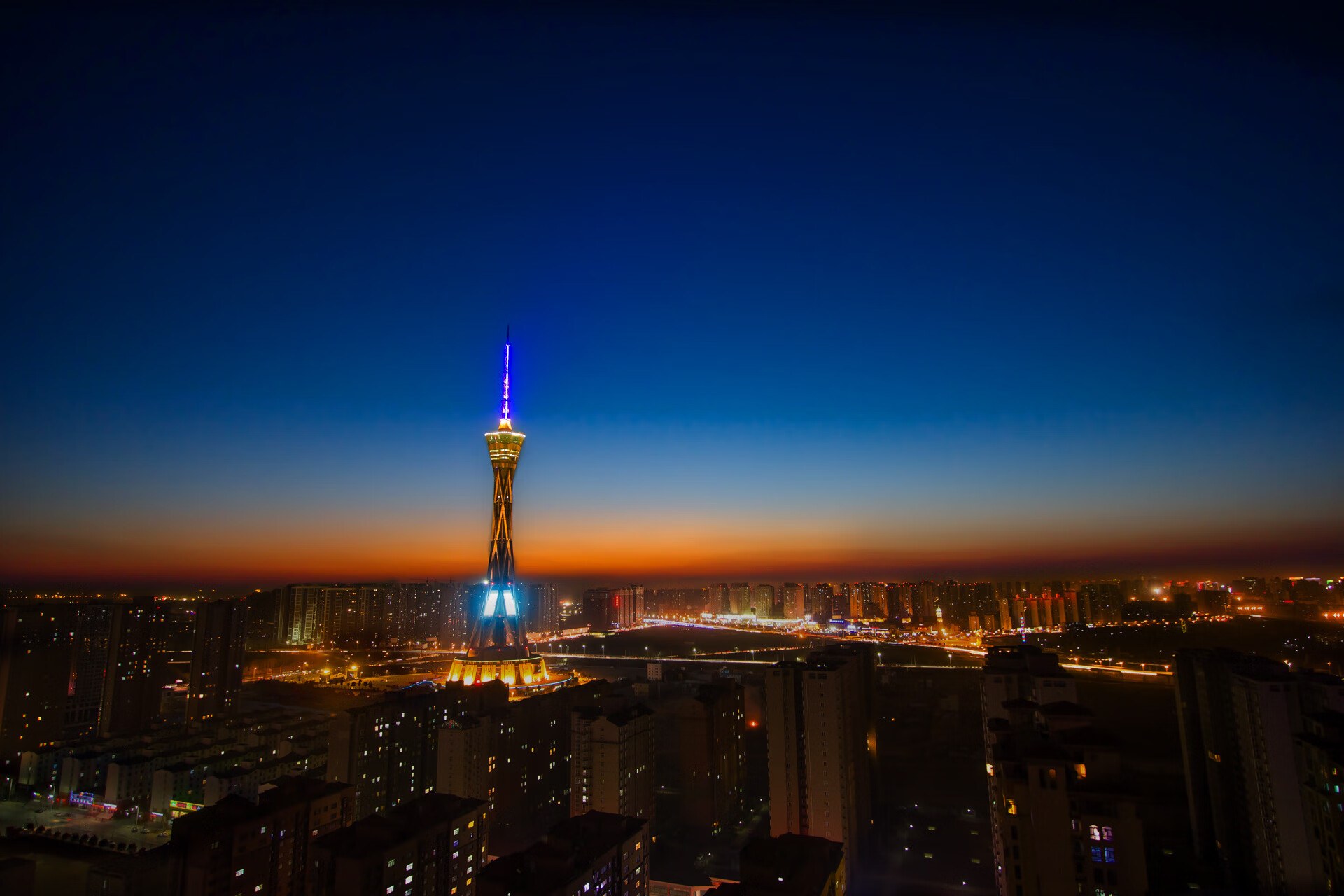 特色足球文化展在多地革命性推进文化交流，足球文化布置