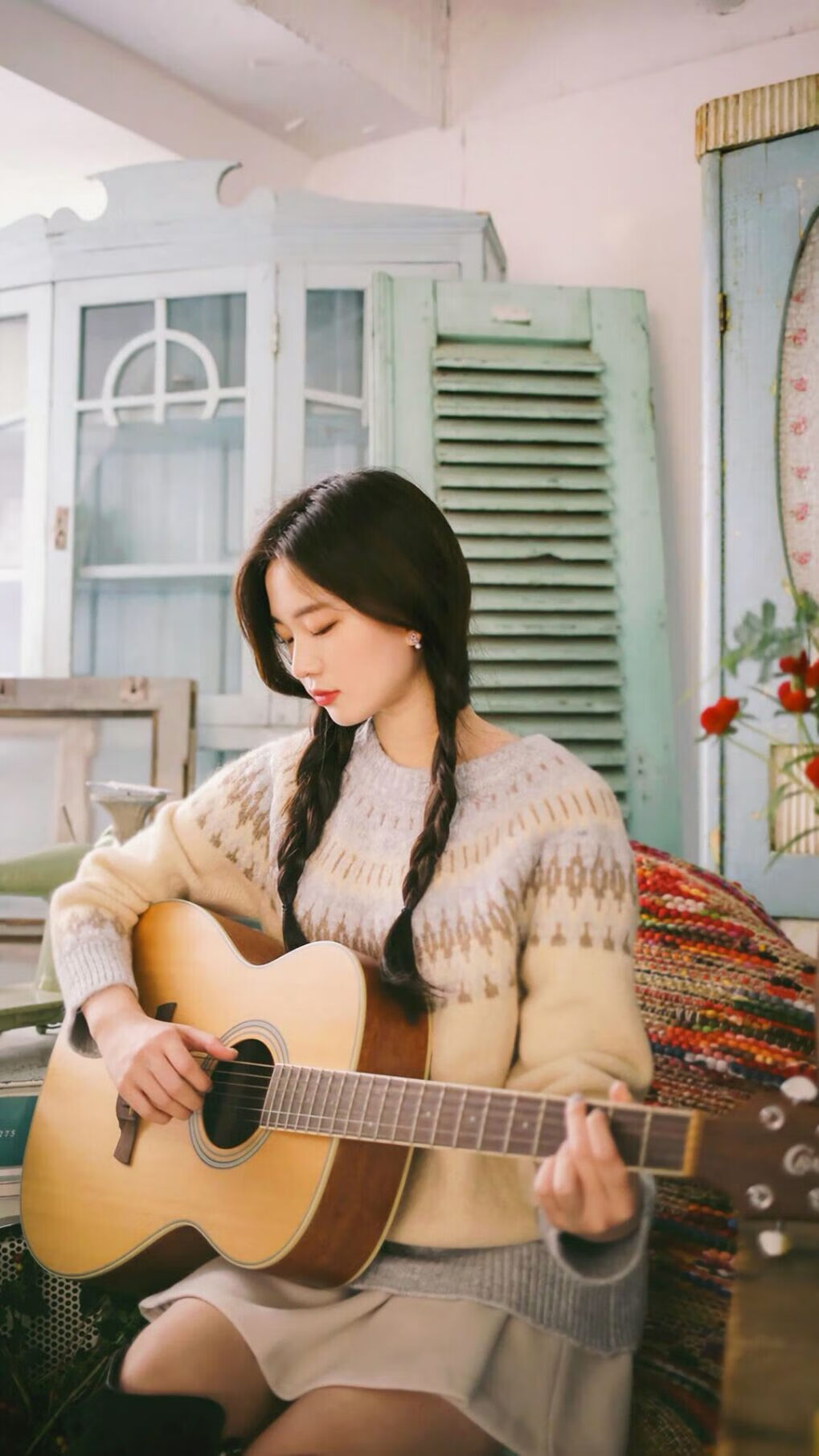 皇马持续领跑西甲，巴萨紧随其后，冠军争夺白热化，皇马完胜巴萨