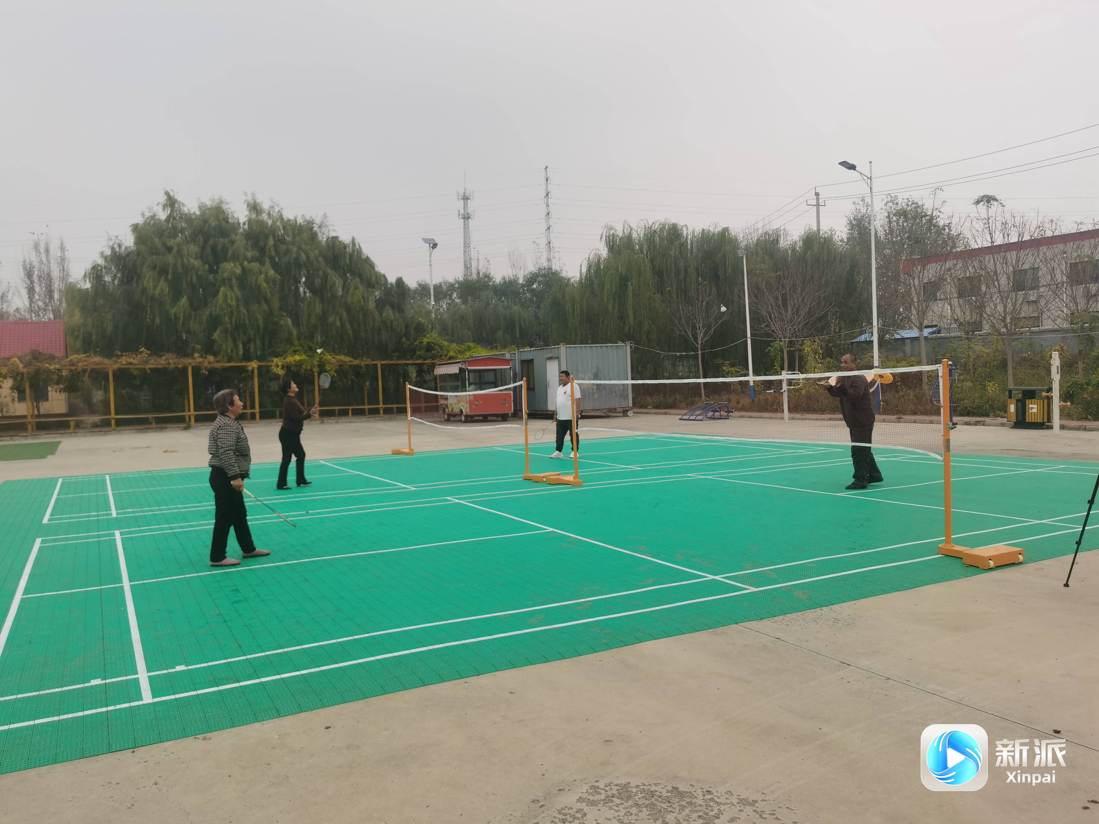 关于羽毛球场地维护与设施的标准