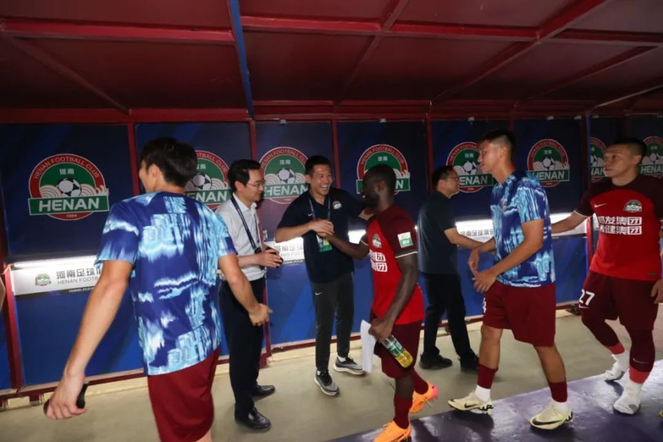 各大联赛中的技术分析员如何助力球队？