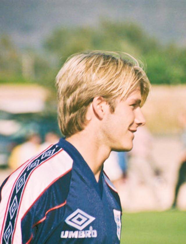 足球明星的职业生涯与社会影响力